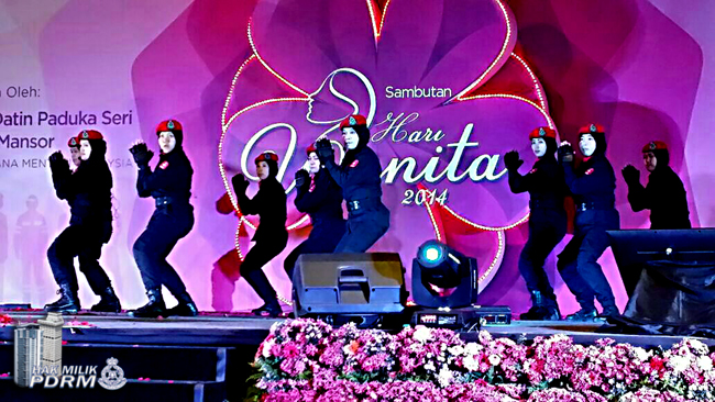 AMANITA DAN PERKEP MERIAHKAN SAMBUTAN HARI WANITA 2014