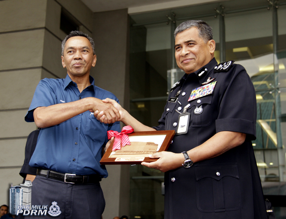 PDRM TERIMA EMPAT BUAH PERODUA AXIA