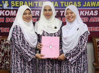 Sesi serah terima tugas Pengerusi PERKEP Unit Tindakhas diantara Datin Suhaidah Othman kepada Puan Siti Haida Isa.