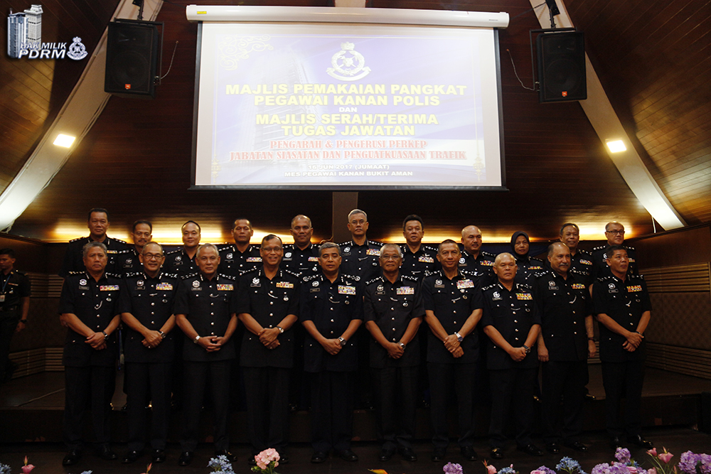 Sesi bergambar kenangan (2)